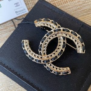 🆕 Authentic Chanel CC Metal & Leather Brooch NWT